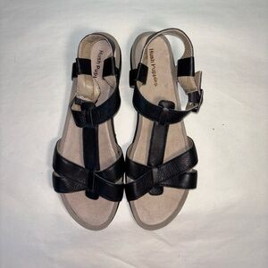 Hush Puppies Women's Size 9.5 Black T-Strap Sandals Soft straps, open toe design